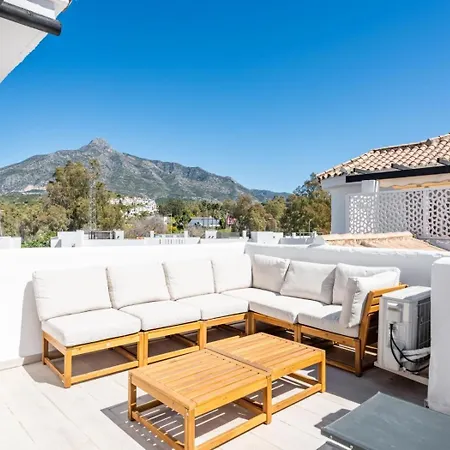 Naranjos Modern 3 Bedroom Penthouse شقة ماربيا