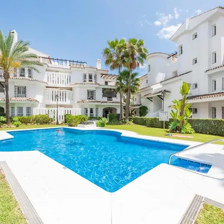Naranjos Modern 3 Bedroom Penthouse شقة