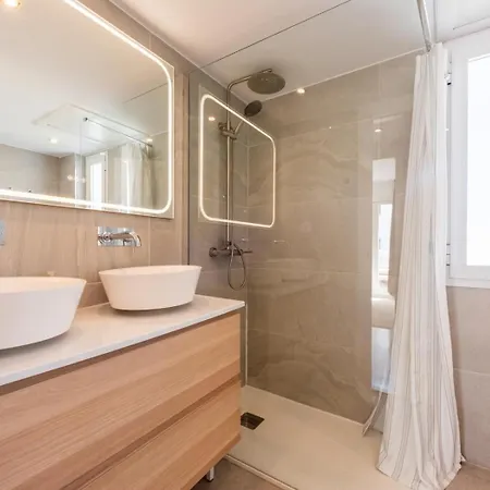 Naranjos Modern 3 Bedroom Penthouse شقة ماربيا